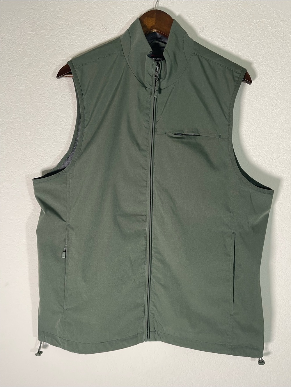 UNTUCKit Men's Lightweight Full-Zip Utility Vest - Sage Green - Size Medium